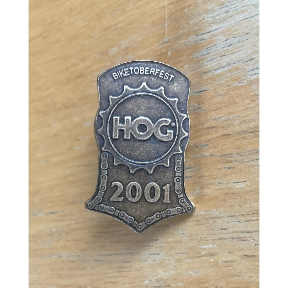 Harley Davidson HOG 2001 Biketoberfest Lapel Pin Hat Pinback Tack Bronze